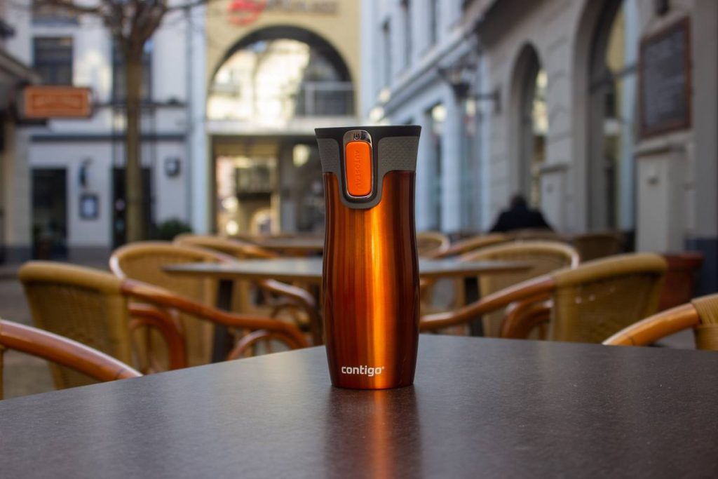 Contigo West Loop travel mug in a cafe